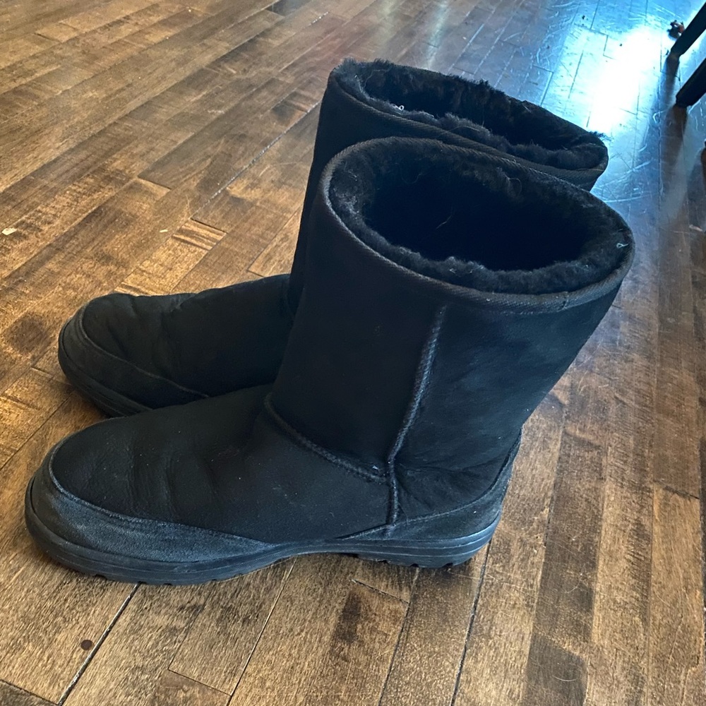 Men’s size 9 UGG boots